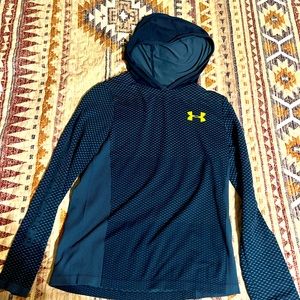 Boys medium UNDER ARMOR hooded tee